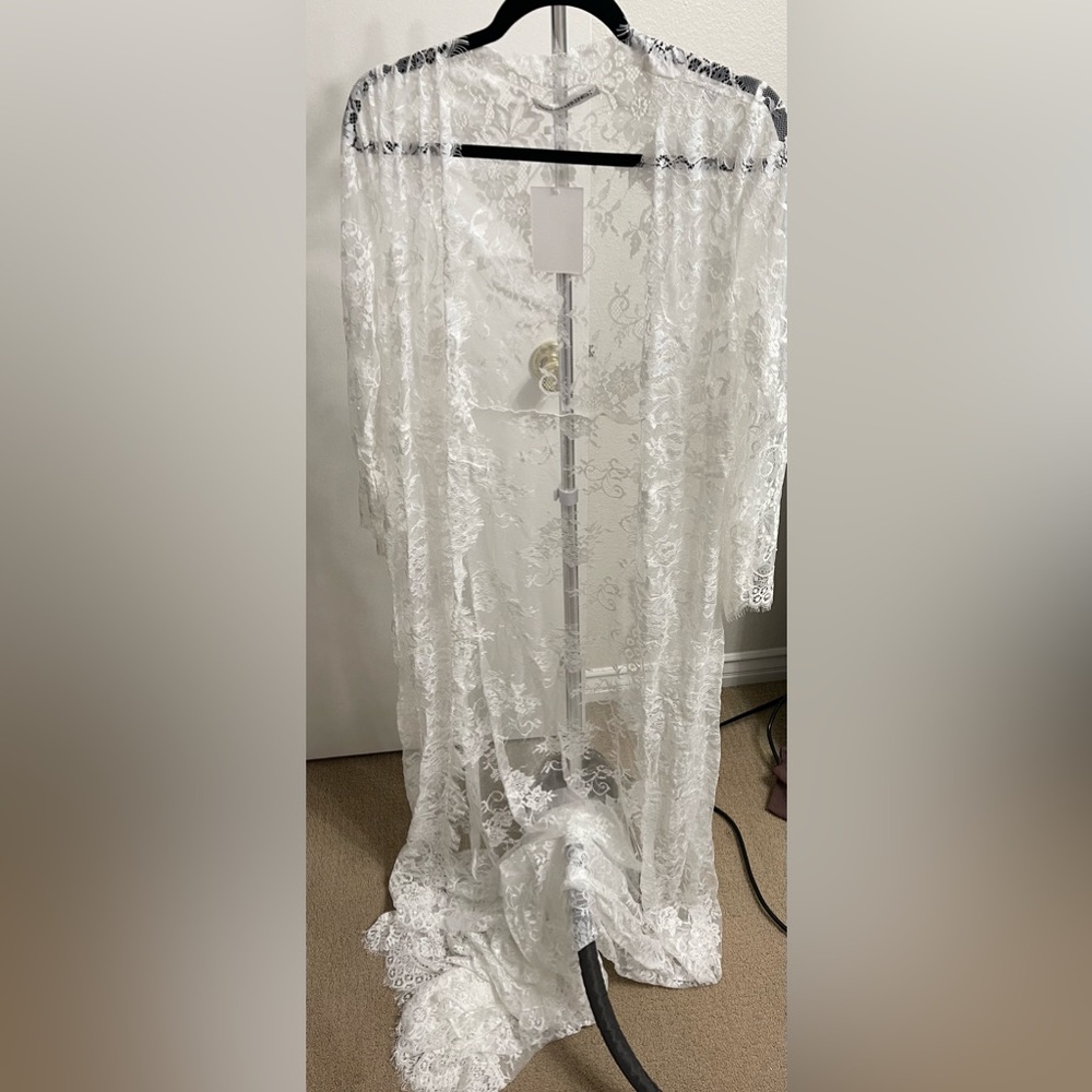 Getting ready wedding Robe - Picture 2 of 3